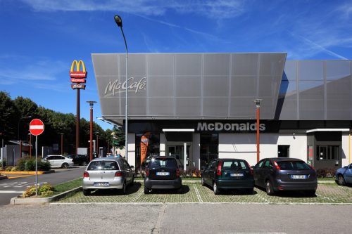 La facciata tessile per McDonald's