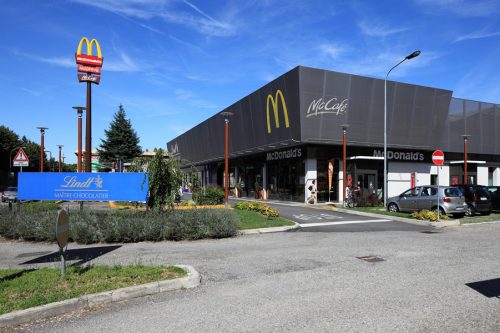 Realizzazione facciata per il McDonald's di Legnano