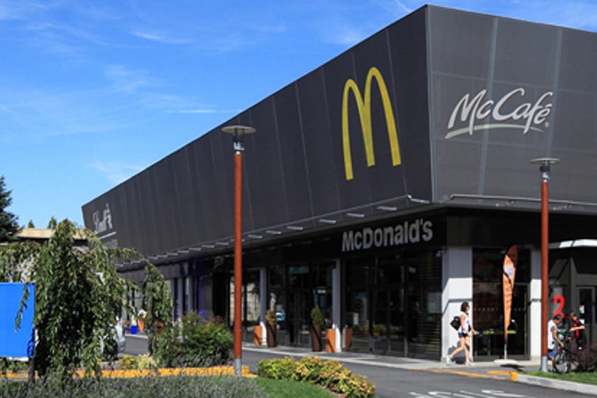Architettura di copertura per McDonald's Legnano